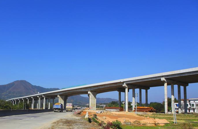 省交通运输厅关于印发 《湖北省特许经营高速公路建设项目投资人 自行勘察设计、施工管理办法》的通知