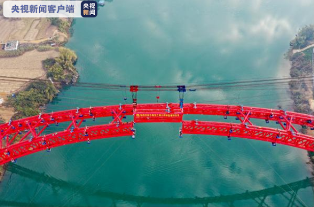 世界最大跨径的公路钢管混凝土提篮拱桥沙尾左江特大桥顺利合龙