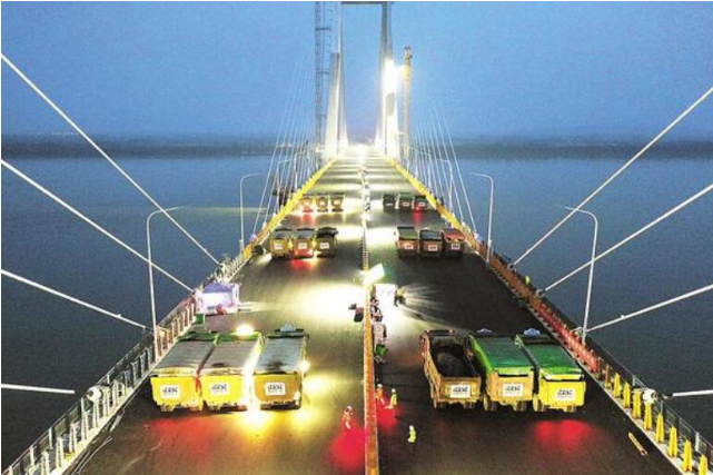 54辆重卡持续“碾压”世界级大桥 赤壁长江公路大桥启动荷载试验